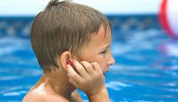 Oído de nadador o el riesgo infantil de padecer otitis aguda externa en verano