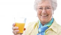 10 claves para mantener hidratados a los mayores